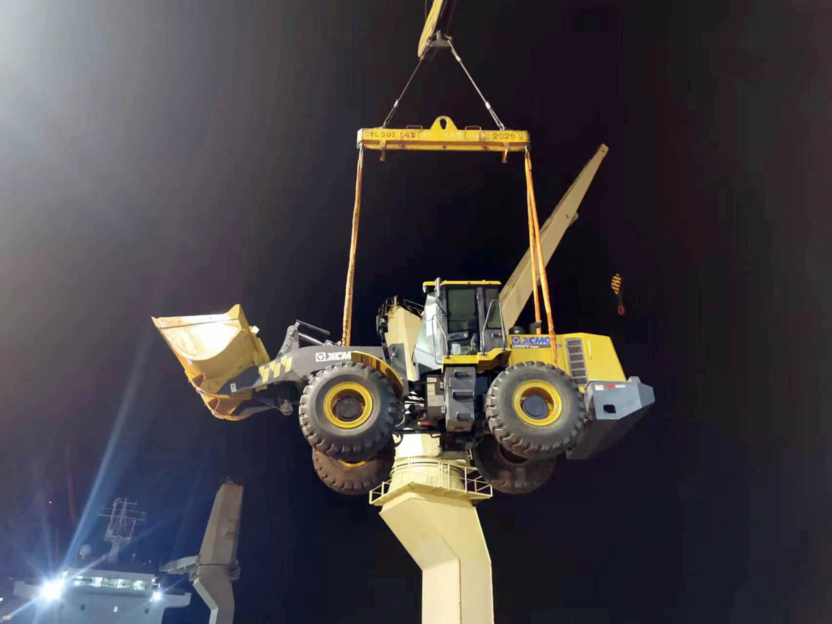 发往斐济的工程车