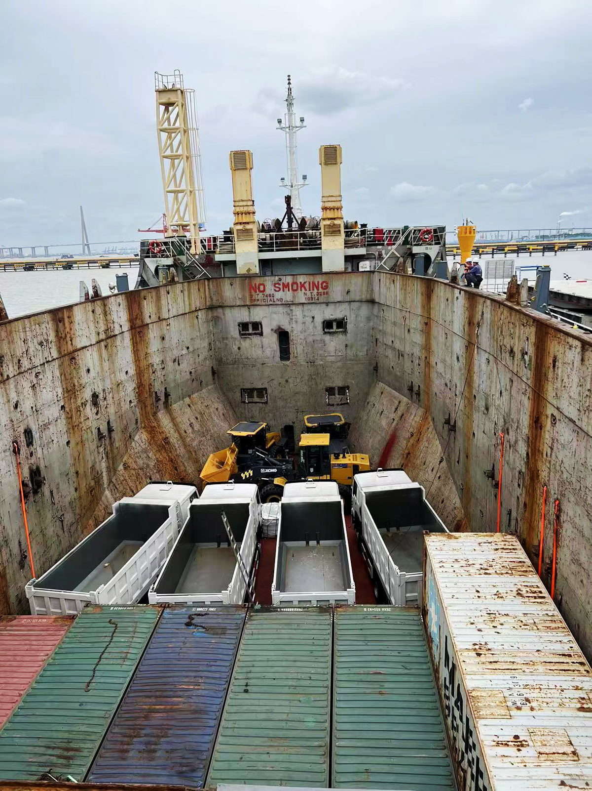 舜欣物流散杂船船舱