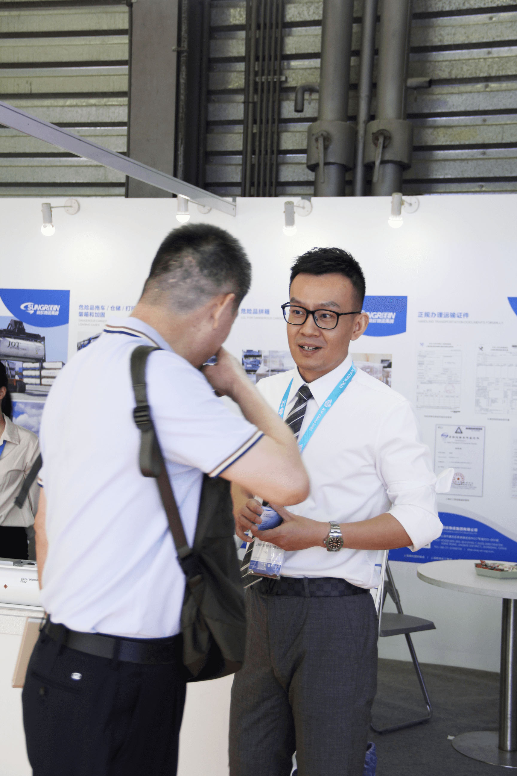 舜欣物流展位客户参观咨询