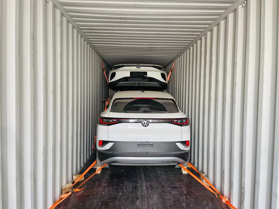 集装箱运输新能源汽车