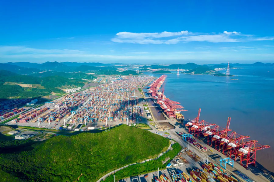 By 2035, the total cargo throughput of Ningbo Zhoushan Port will reach 1.8 billion tons