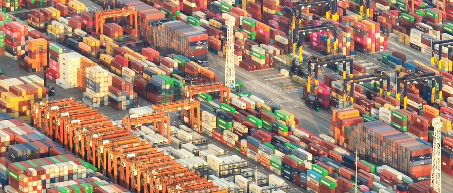 The total value of imports and exports exceeded 32 trillion yuan for the first time in the same period