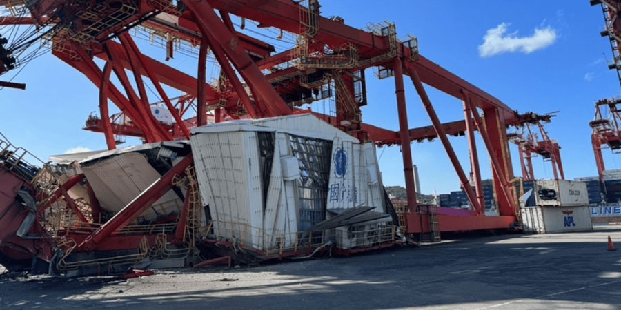 Cargo ship collides with crane at port of Keelung