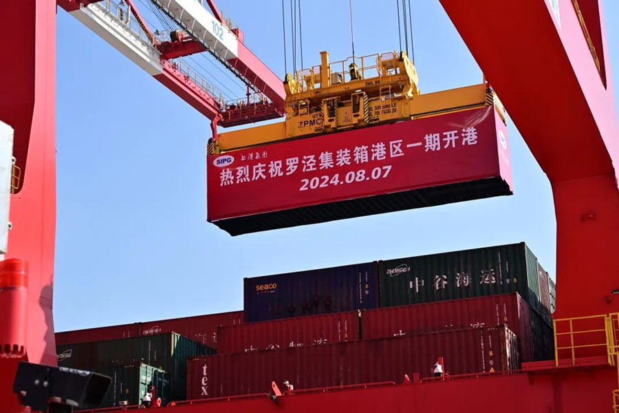 In the first nine months, the container throughput of Shanghai Port was 39.102 million TEUs