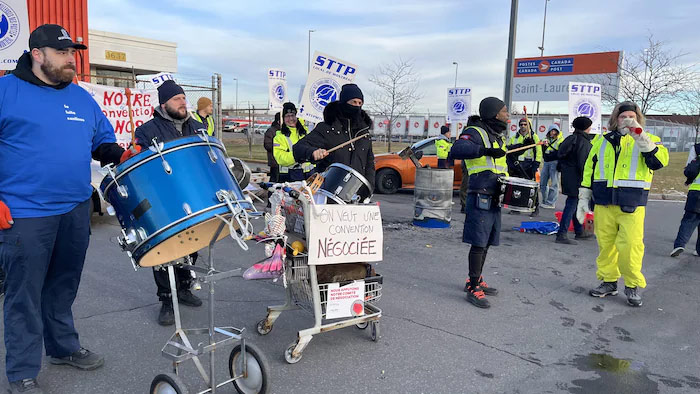 Canada postal workers strike