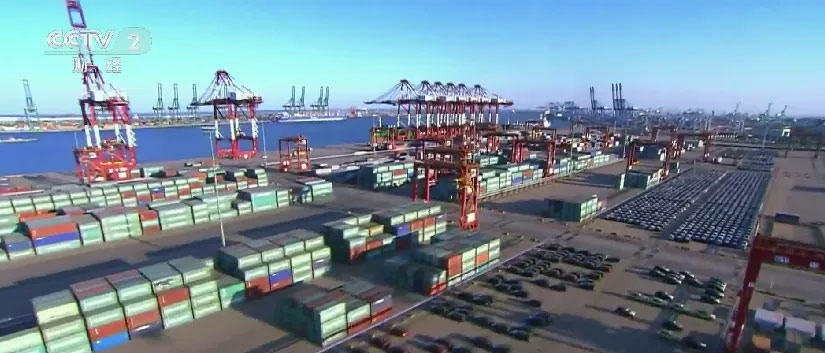 America goes on a hoarding spree