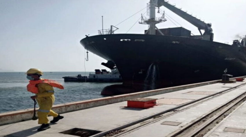 First Pakistani cargo ship unloaded in Bangladesh