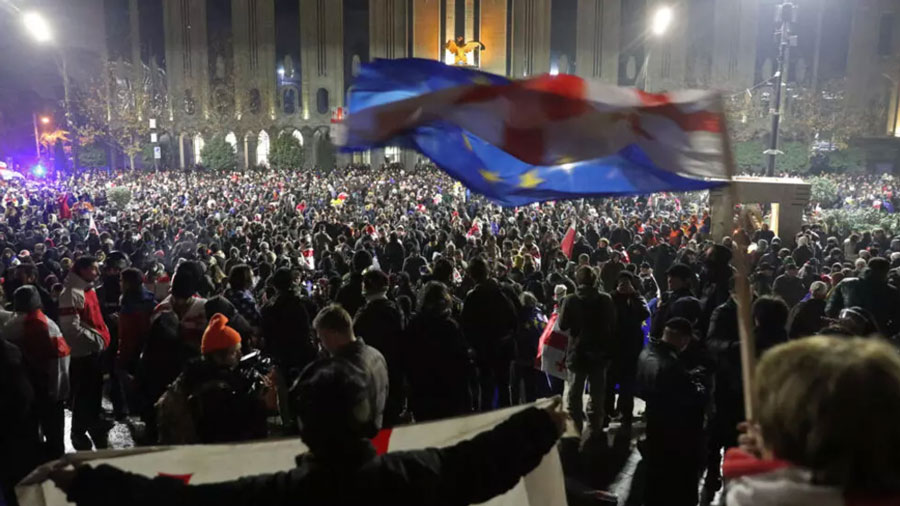 Protests have broken out in the Georgian capital to block the port of Poti
