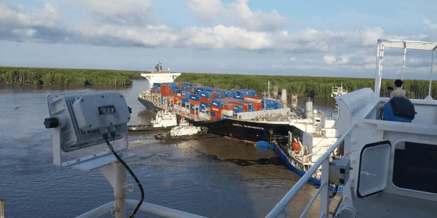 A container ship collided with a Hong Kong bulk carrier at the Ho Chi Minh Port