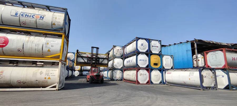 The case of counterfeiting the certificate of the mobile tank cabinet level society