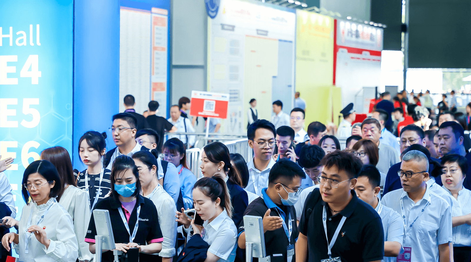 ICIF化工展览会入口排队