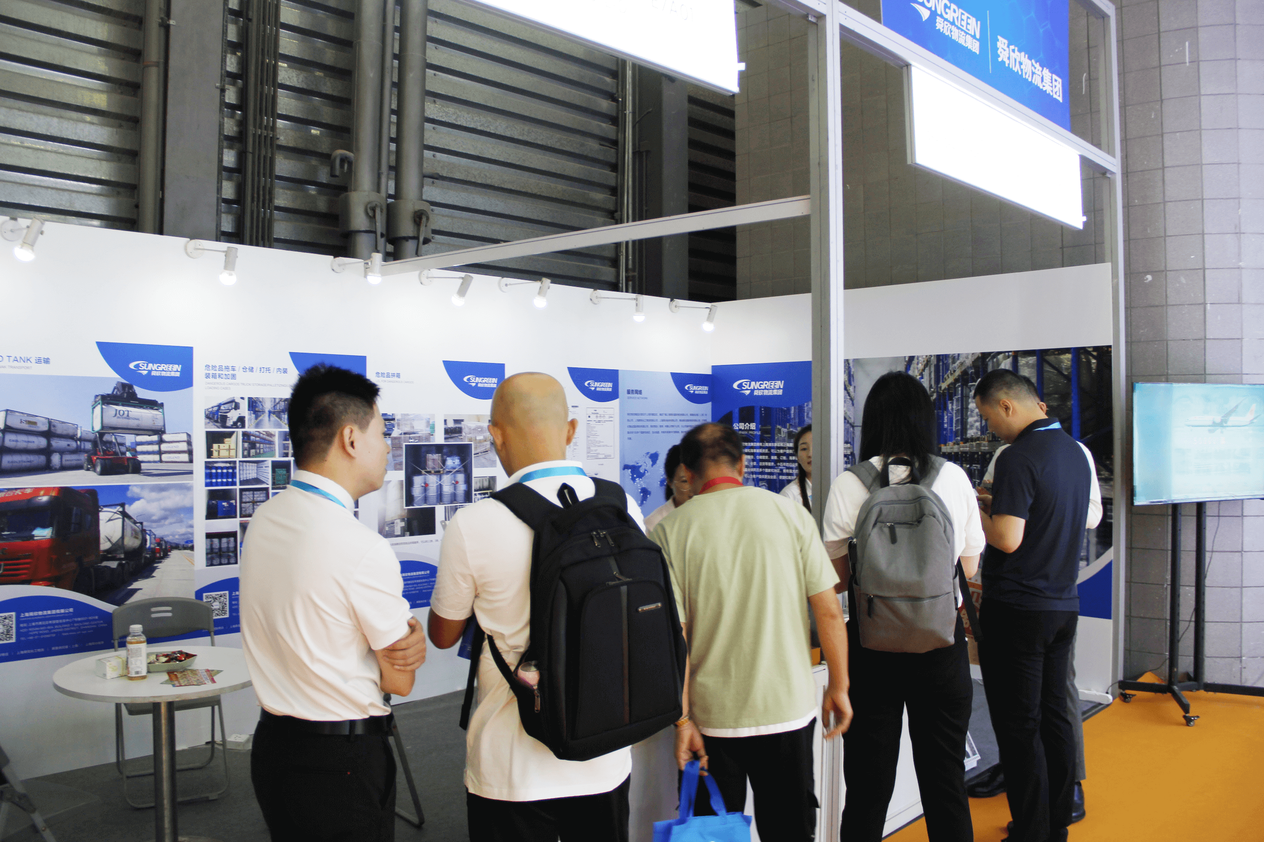 舜欣物流展位咨询客户