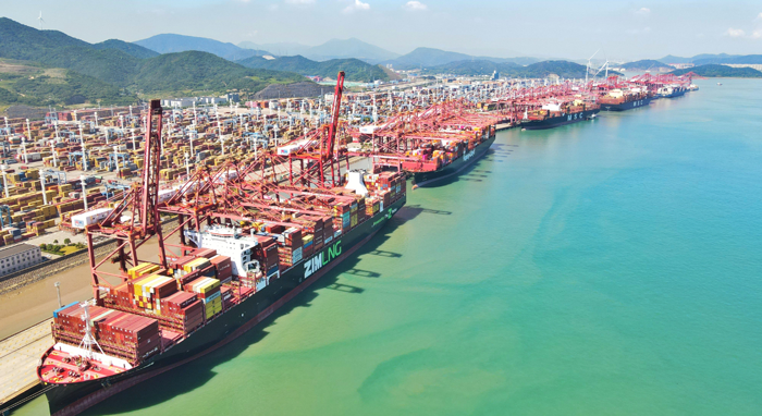 Ningbo Zhoushan Port handled 1,100,200 TEUs in August
